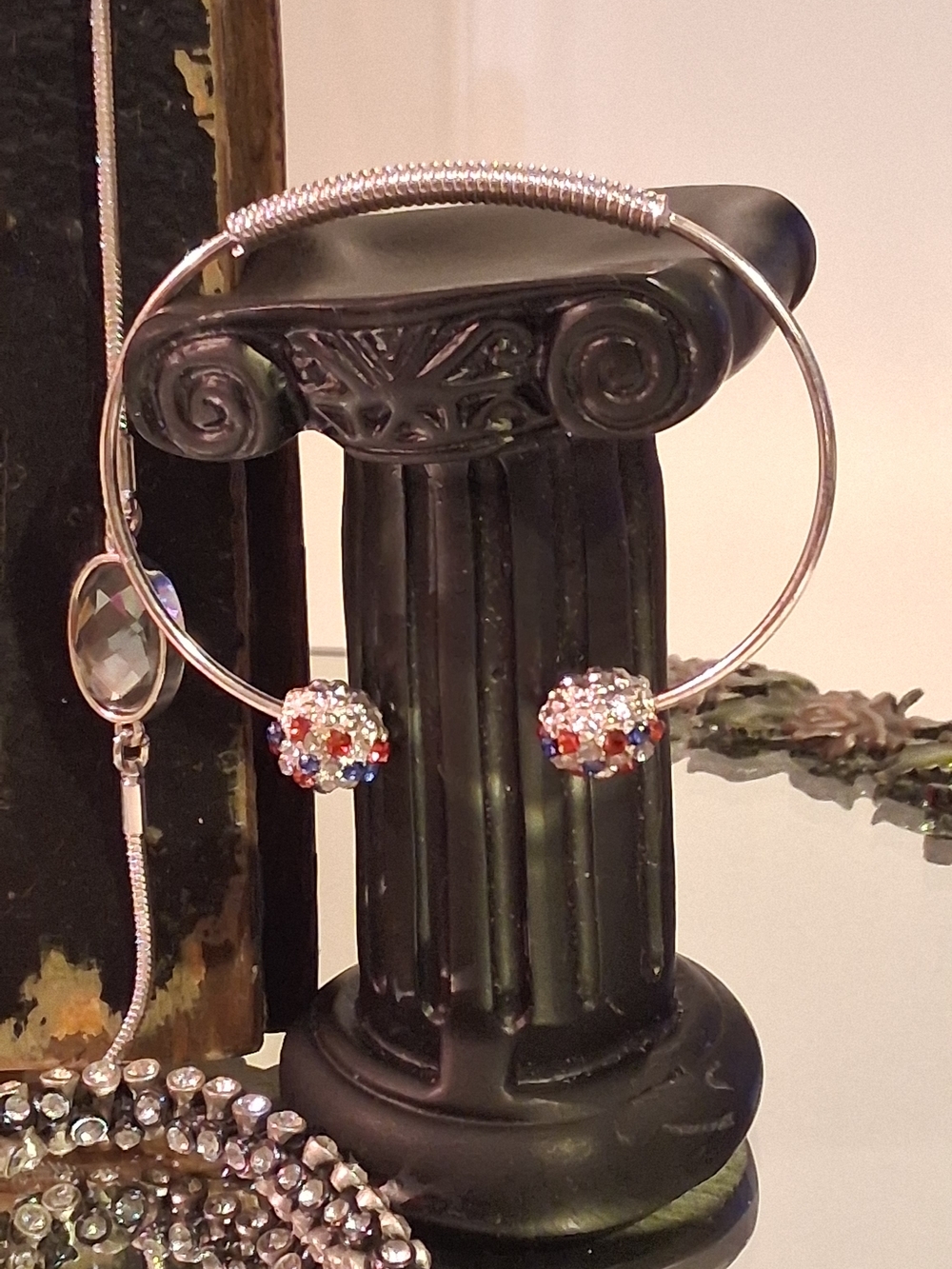 Vintage costume jewelry collection a NineWest silver-tone necklace and Bracelets - Picture 7 of 9